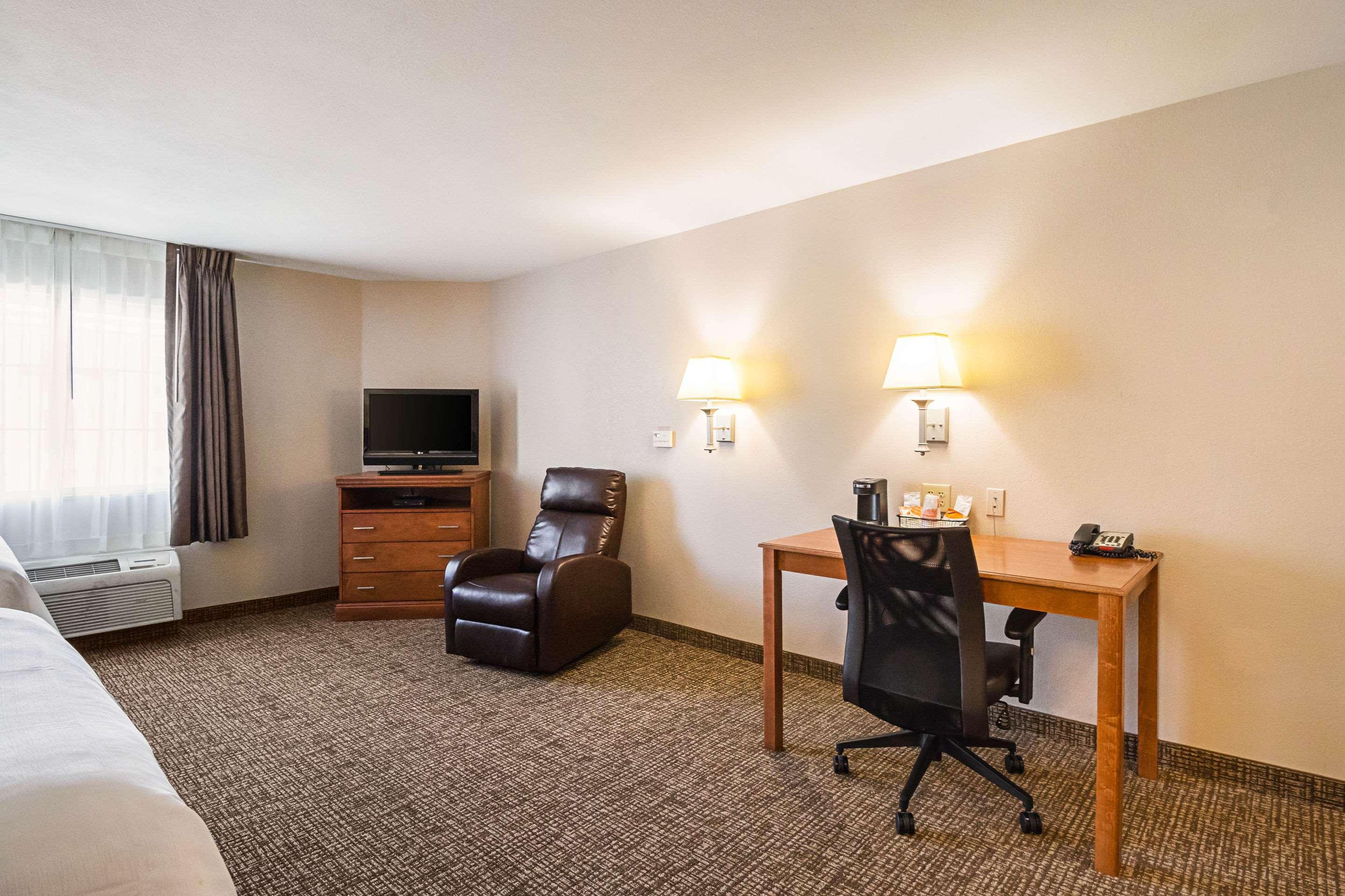 Suburban Extended Stay Hotel Waterloo - Cedar Falls - Cedar Valley Bagian luar foto